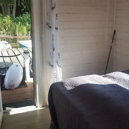 Hausboot Mirabella Am Mueritz Nationalpark Festanliegend